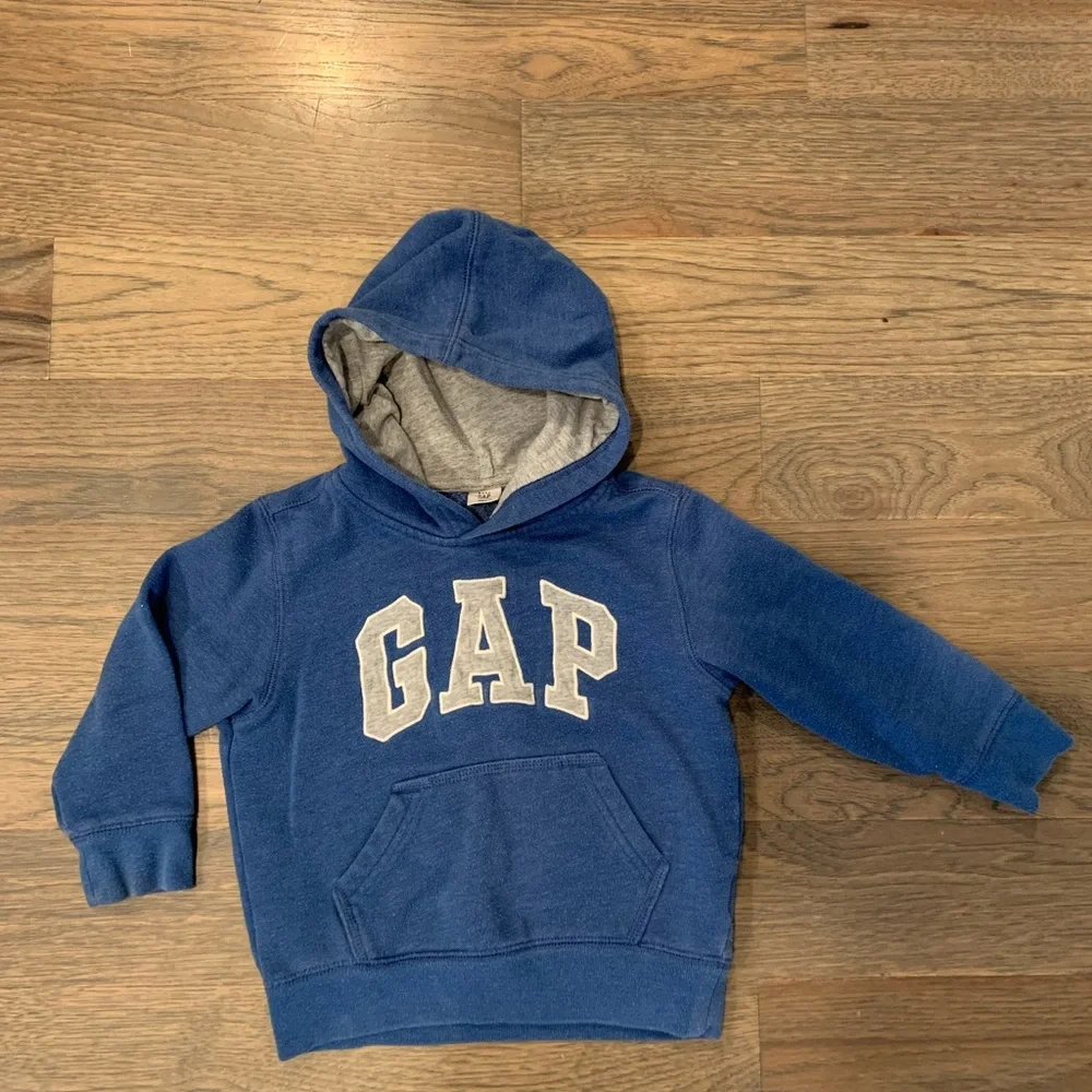 Gap hoodie 3 years